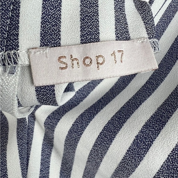 New-shop17 Vertical Striped Deep V-neck, Open Tie Back, Flutter Sleeve Romper SM - Picture 15 of 15